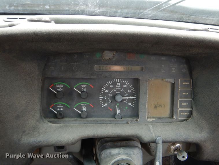 image for item DO1619 2006 John Deere 250D  haul truck