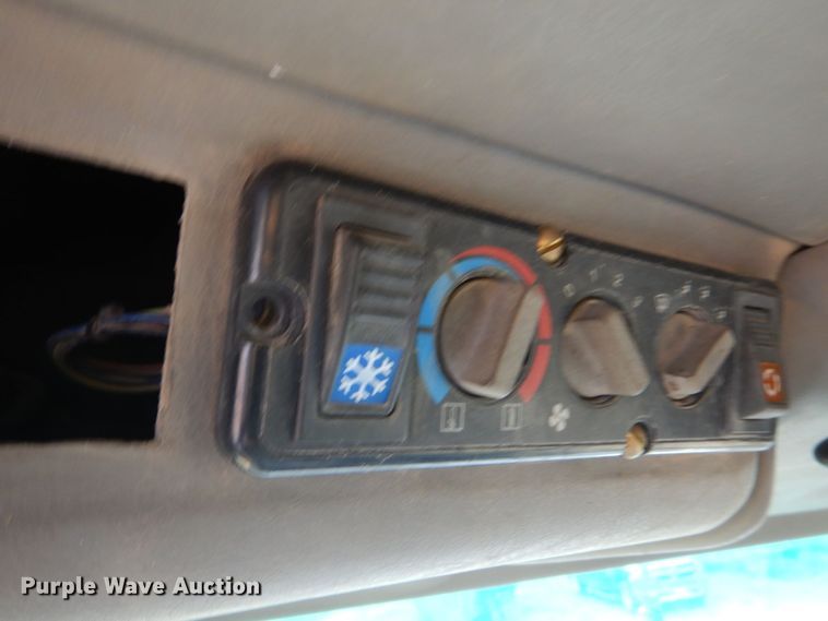 image for item DO1619 2006 John Deere 250D  haul truck