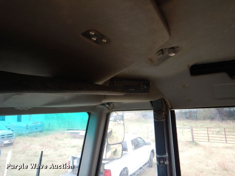 image for item DO1619 2006 John Deere 250D  haul truck