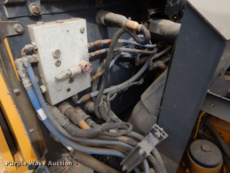 image for item DO1619 2006 John Deere 250D  haul truck