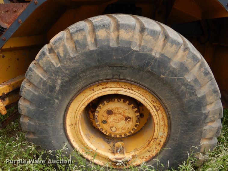 image for item DO1619 2006 John Deere 250D  haul truck