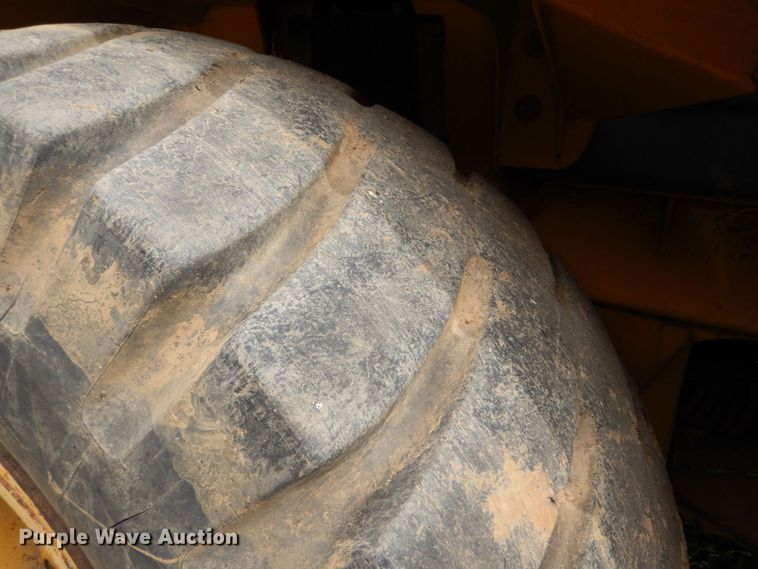 image for item DO1619 2006 John Deere 250D  haul truck