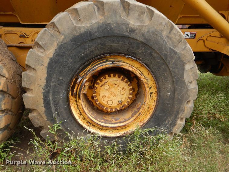 image for item DO1619 2006 John Deere 250D  haul truck