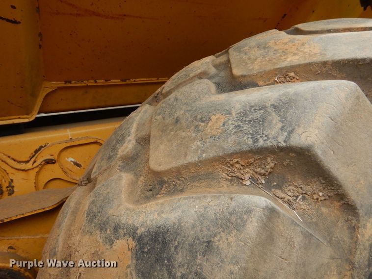 image for item DO1619 2006 John Deere 250D  haul truck