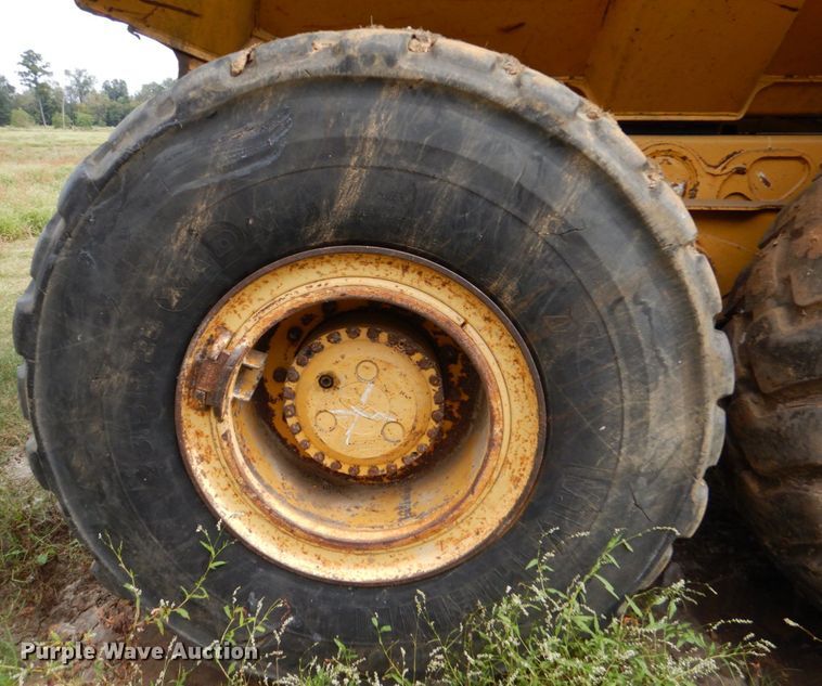 image for item DO1619 2006 John Deere 250D  haul truck