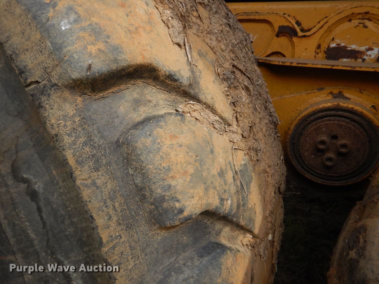 image for item DO1619 2006 John Deere 250D  haul truck