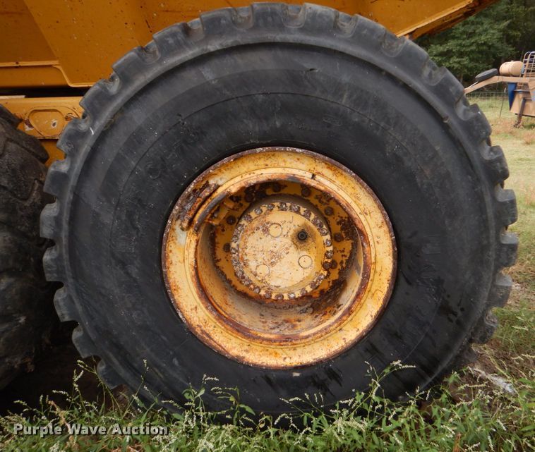 image for item DO1619 2006 John Deere 250D  haul truck