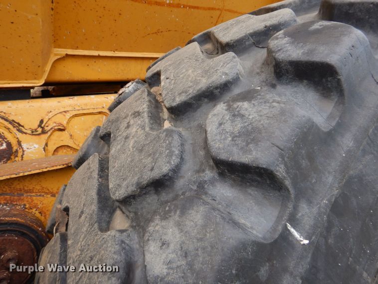 image for item DO1619 2006 John Deere 250D  haul truck