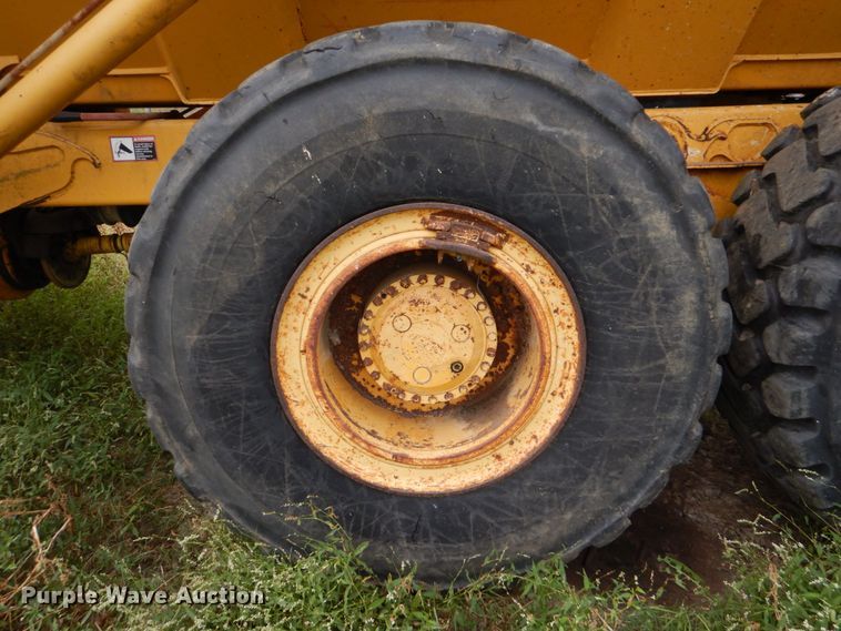 image for item DO1619 2006 John Deere 250D  haul truck