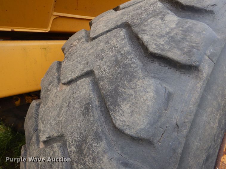 image for item DO1619 2006 John Deere 250D  haul truck