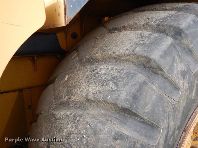 image for item DO1619 2006 John Deere 250D  haul truck