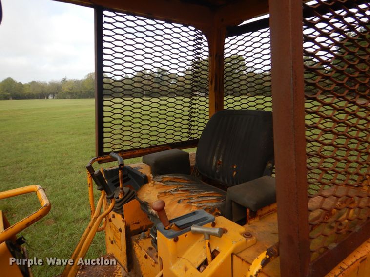 image for item DO1658 1992 John Deere 550G  dozer