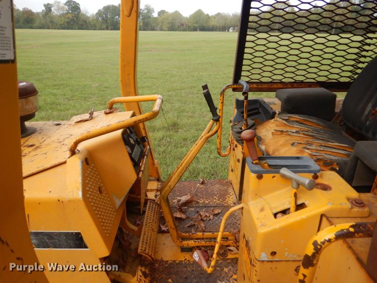 image for item DO1658 1992 John Deere 550G  dozer