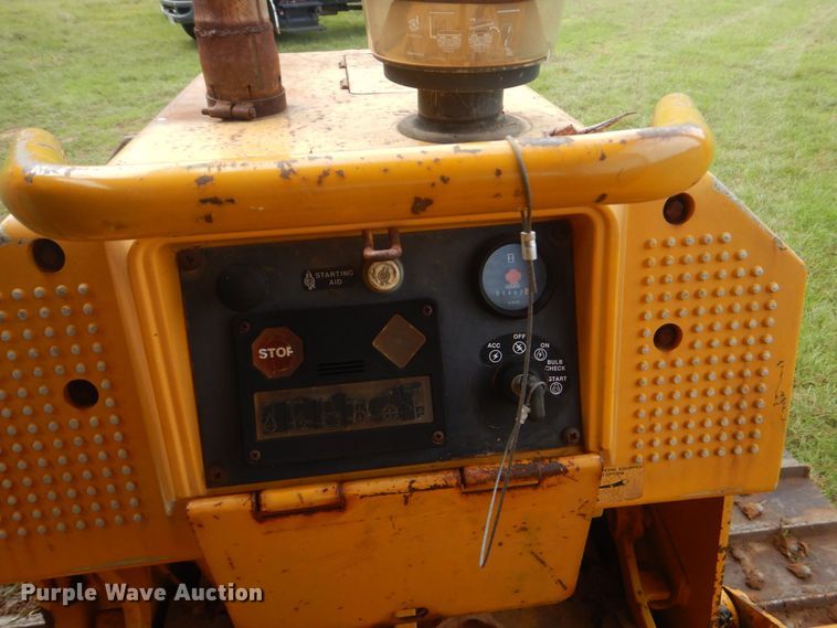 image for item DO1658 1992 John Deere 550G  dozer