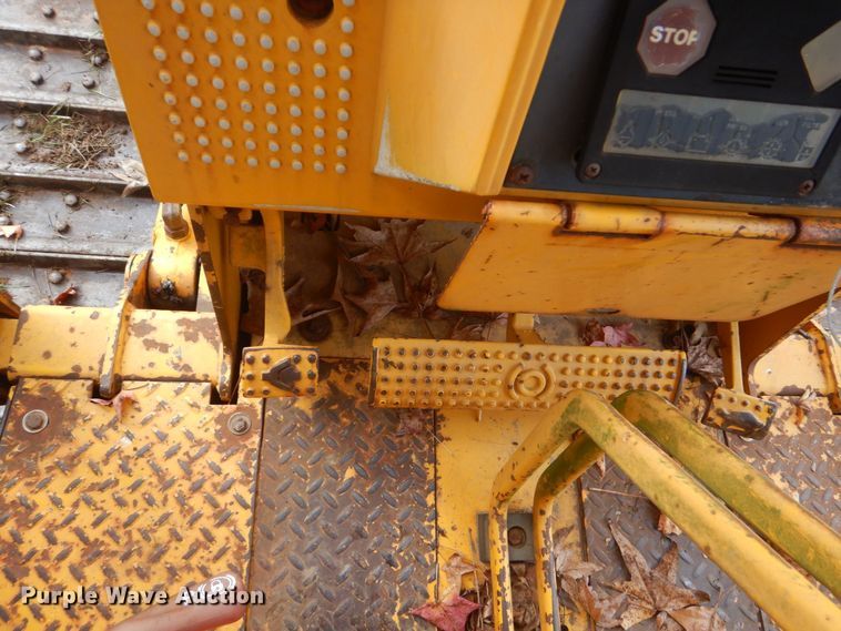 image for item DO1658 1992 John Deere 550G  dozer