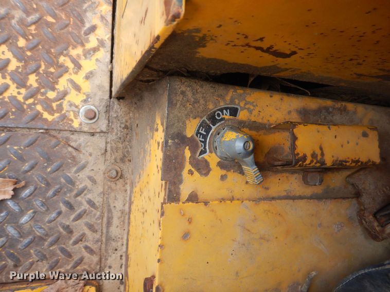 image for item DO1658 1992 John Deere 550G  dozer