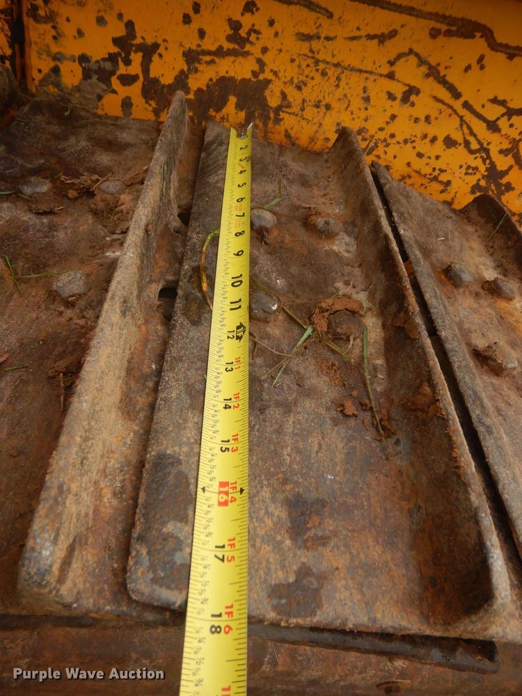 image for item DO1658 1992 John Deere 550G  dozer