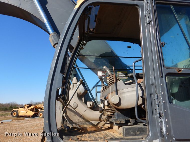 image for item DO1667 2007 John Deere 350D LC  excavator