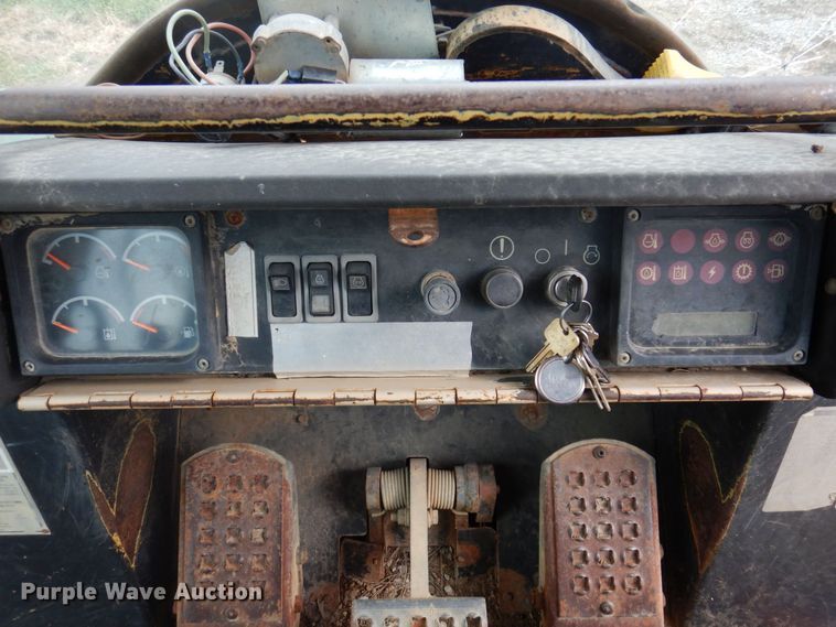 image for item DP0412 1996 Caterpillar 953C  track loader