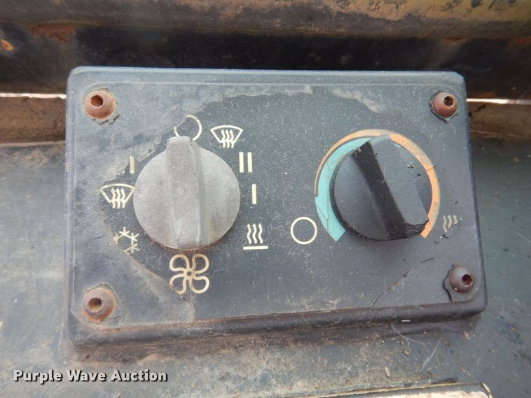 image for item DP0412 1996 Caterpillar 953C  track loader