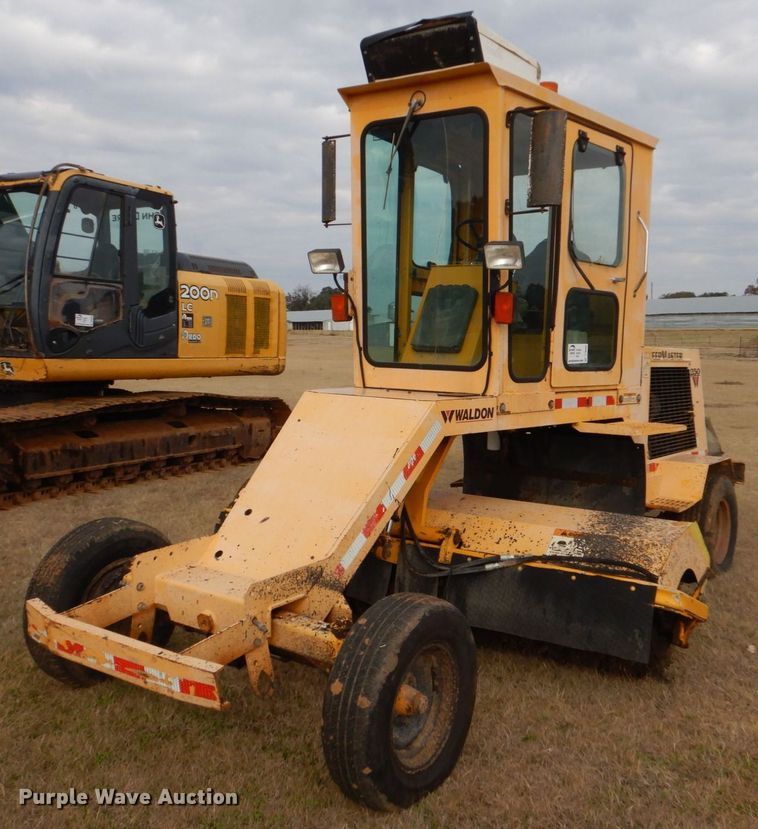 image for item DP8585 2003 Waldon SM250  broom