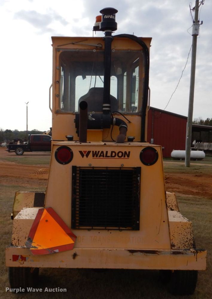 image for item DP8585 2003 Waldon SM250  broom