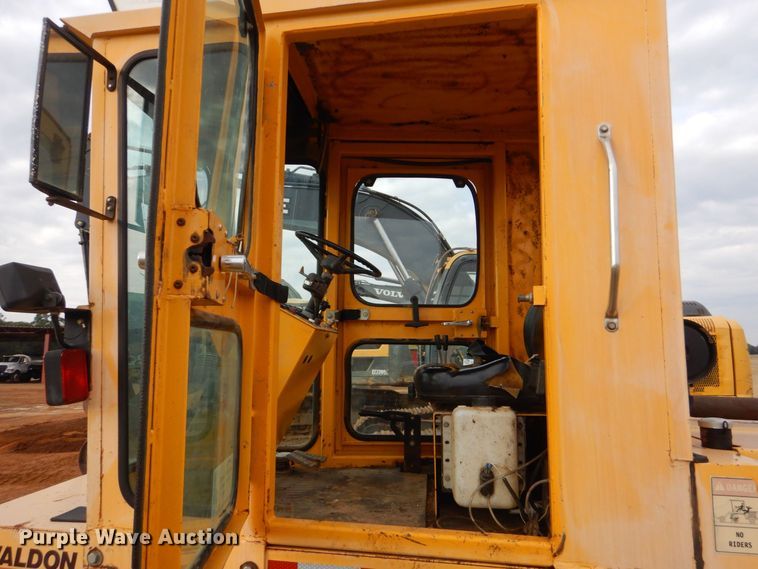 image for item DP8585 2003 Waldon SM250  broom