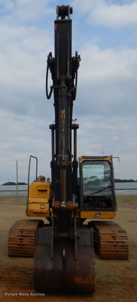 image for item DP8586 2011 John Deere 200D LC  excavator