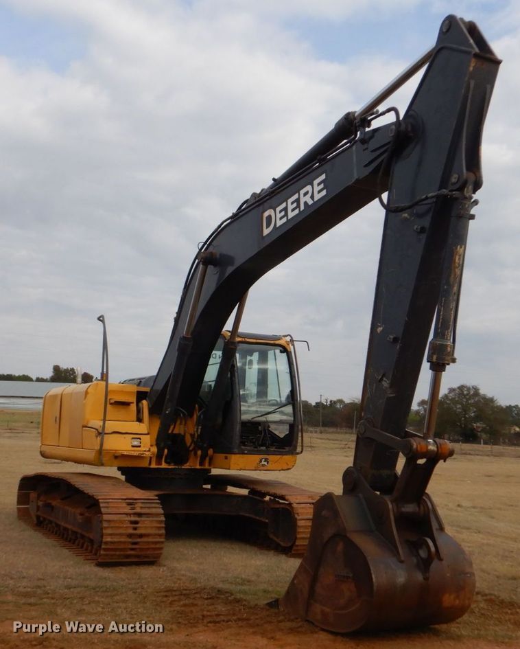 image for item DP8586 2011 John Deere 200D LC  excavator