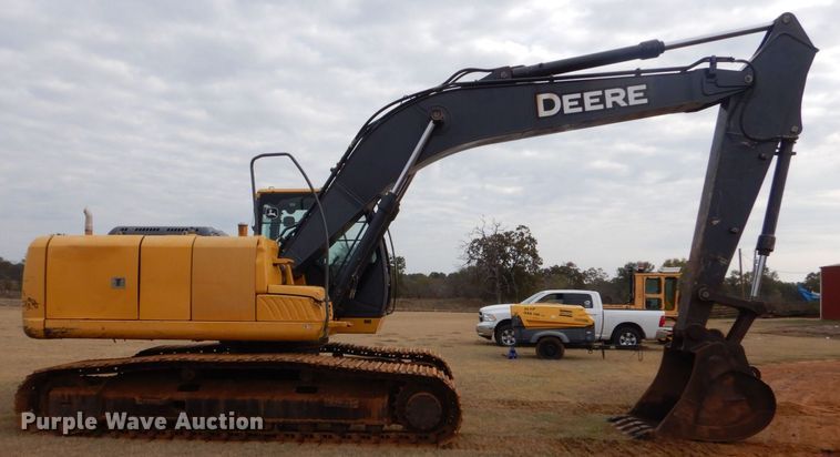 image for item DP8586 2011 John Deere 200D LC  excavator