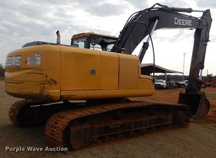 image for item DP8586 2011 John Deere 200D LC  excavator