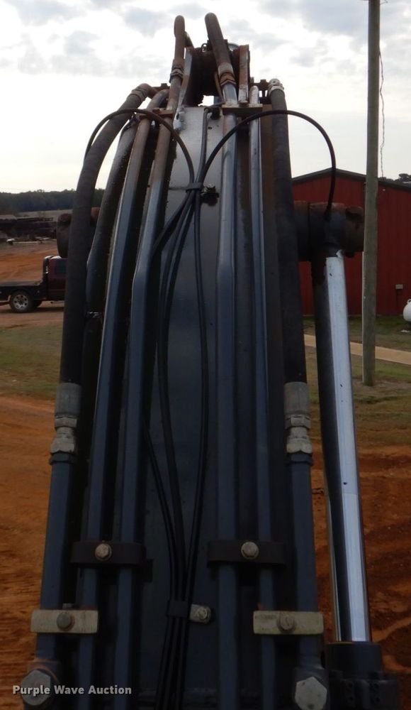 image for item DP8586 2011 John Deere 200D LC  excavator