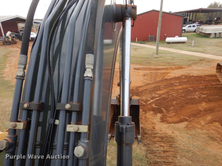 image for item DP8586 2011 John Deere 200D LC  excavator