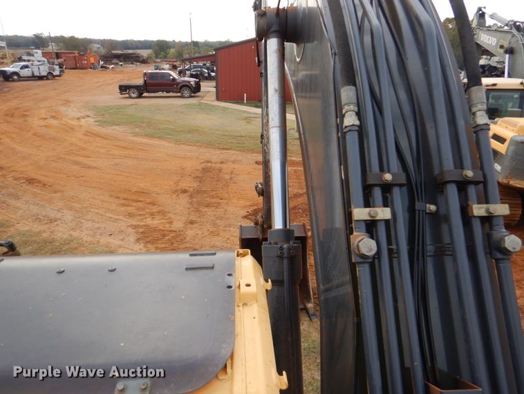 image for item DP8586 2011 John Deere 200D LC  excavator