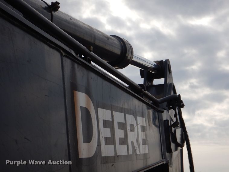 image for item DP8586 2011 John Deere 200D LC  excavator