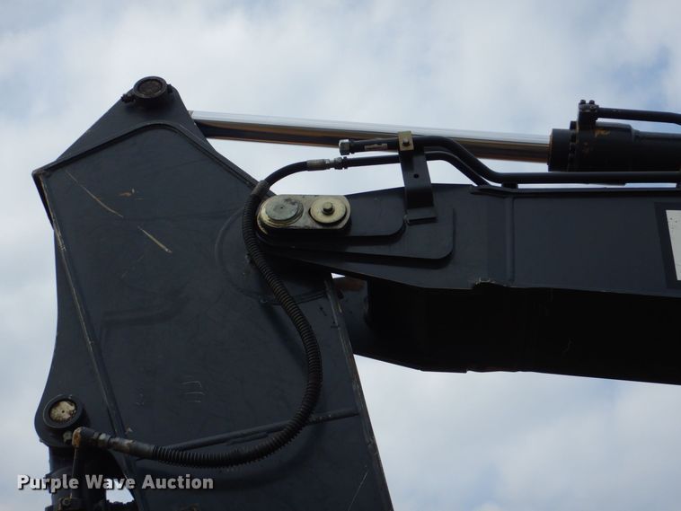 image for item DP8586 2011 John Deere 200D LC  excavator