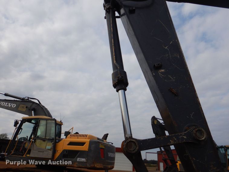 image for item DP8586 2011 John Deere 200D LC  excavator