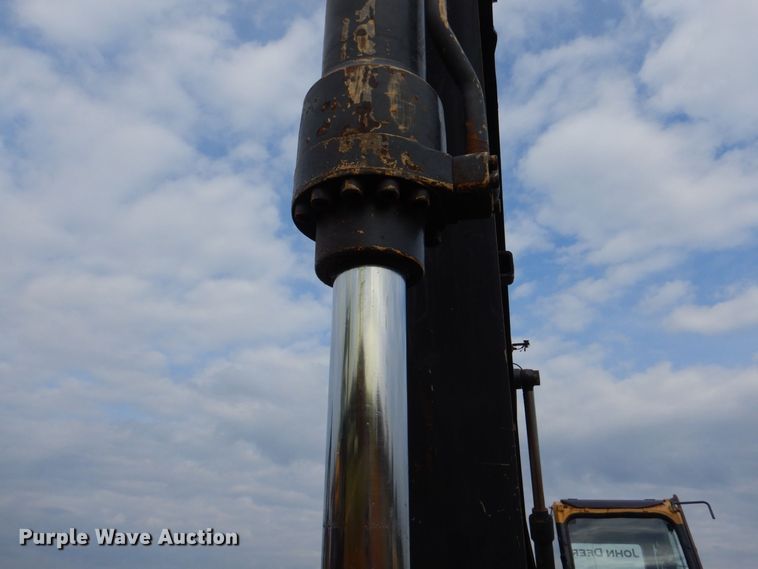 image for item DP8586 2011 John Deere 200D LC  excavator