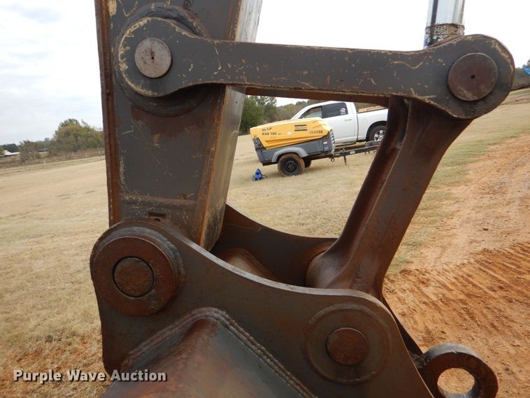 image for item DP8586 2011 John Deere 200D LC  excavator