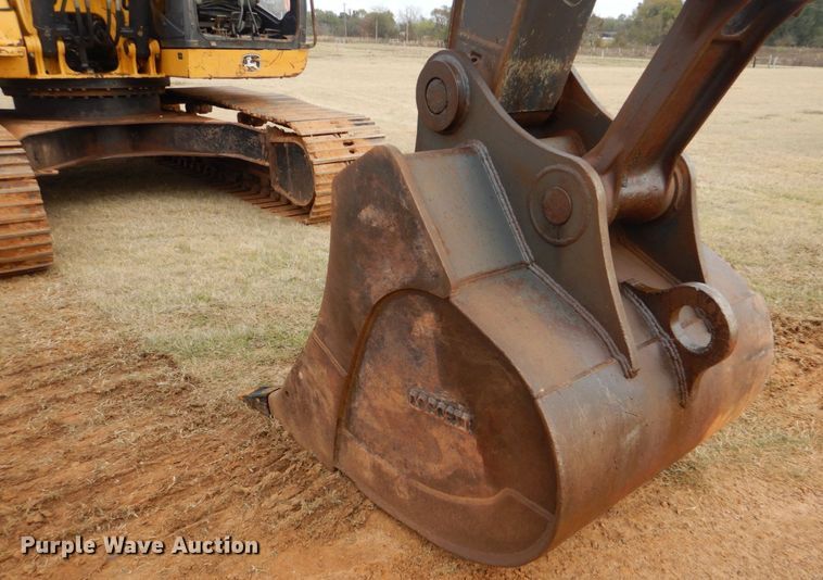 image for item DP8586 2011 John Deere 200D LC  excavator
