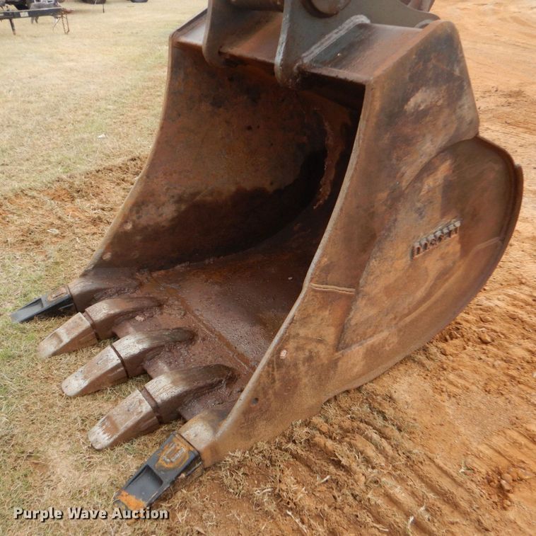 image for item DP8586 2011 John Deere 200D LC  excavator