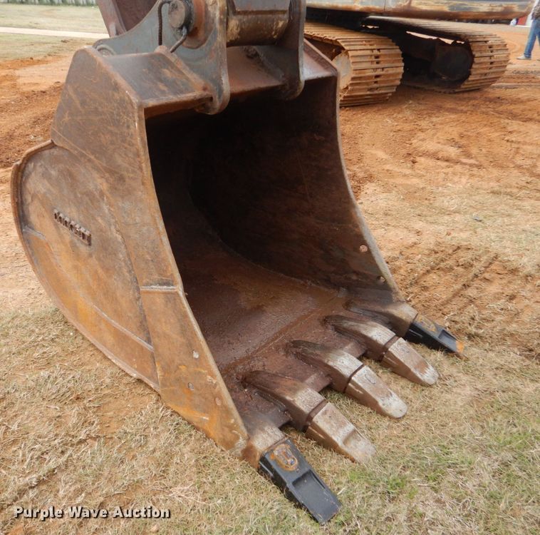 image for item DP8586 2011 John Deere 200D LC  excavator