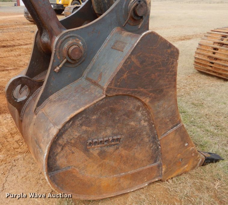 image for item DP8586 2011 John Deere 200D LC  excavator