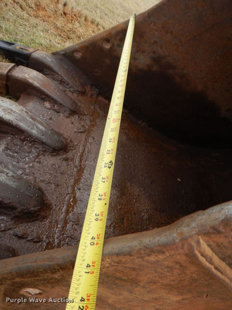 image for item DP8586 2011 John Deere 200D LC  excavator