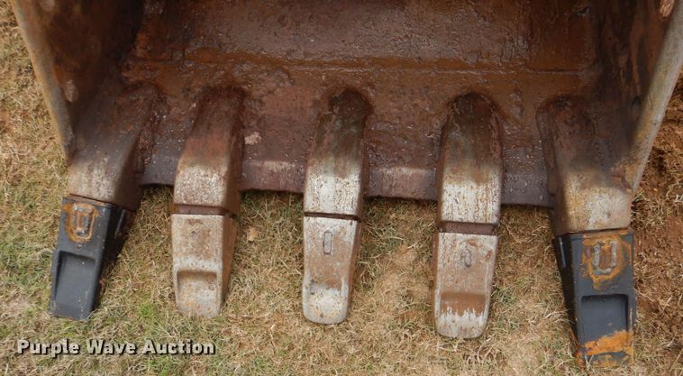 image for item DP8586 2011 John Deere 200D LC  excavator