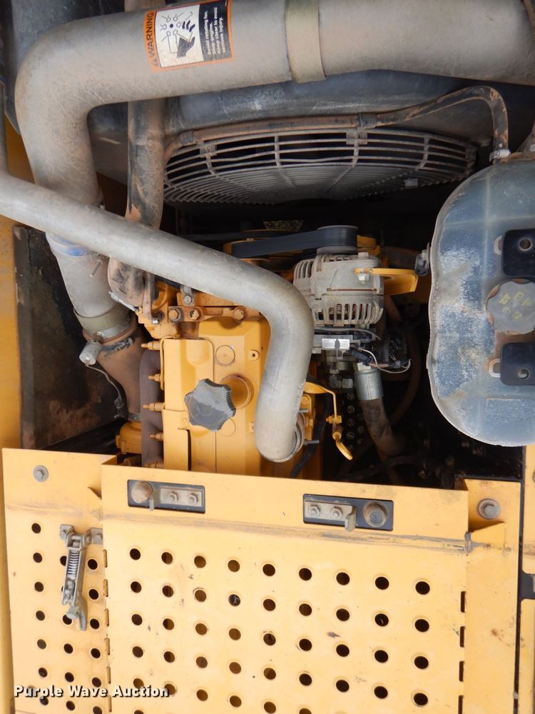 image for item DP8586 2011 John Deere 200D LC  excavator