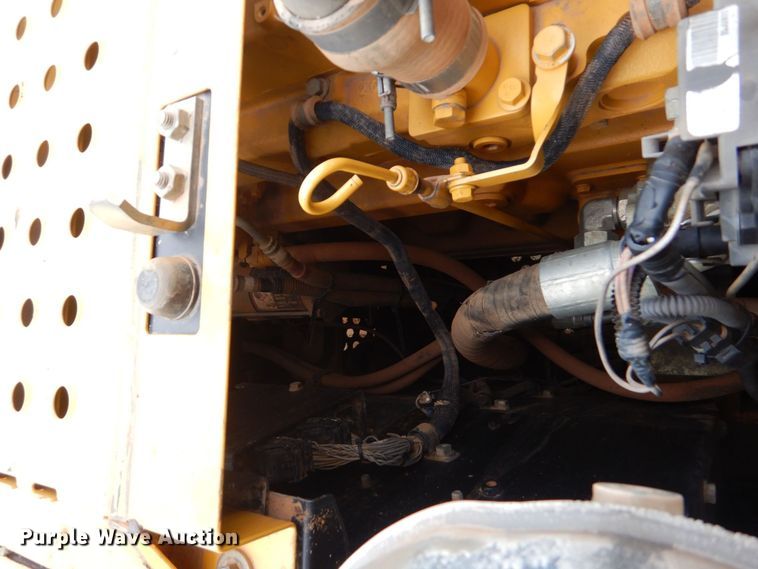 image for item DP8586 2011 John Deere 200D LC  excavator