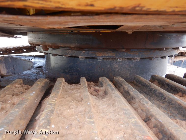 image for item DP8586 2011 John Deere 200D LC  excavator