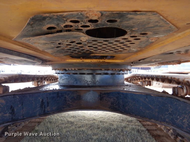 image for item DP8586 2011 John Deere 200D LC  excavator