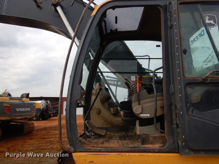 image for item DP8586 2011 John Deere 200D LC  excavator